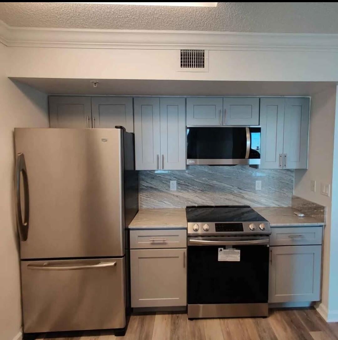 Unit 506 photo 3