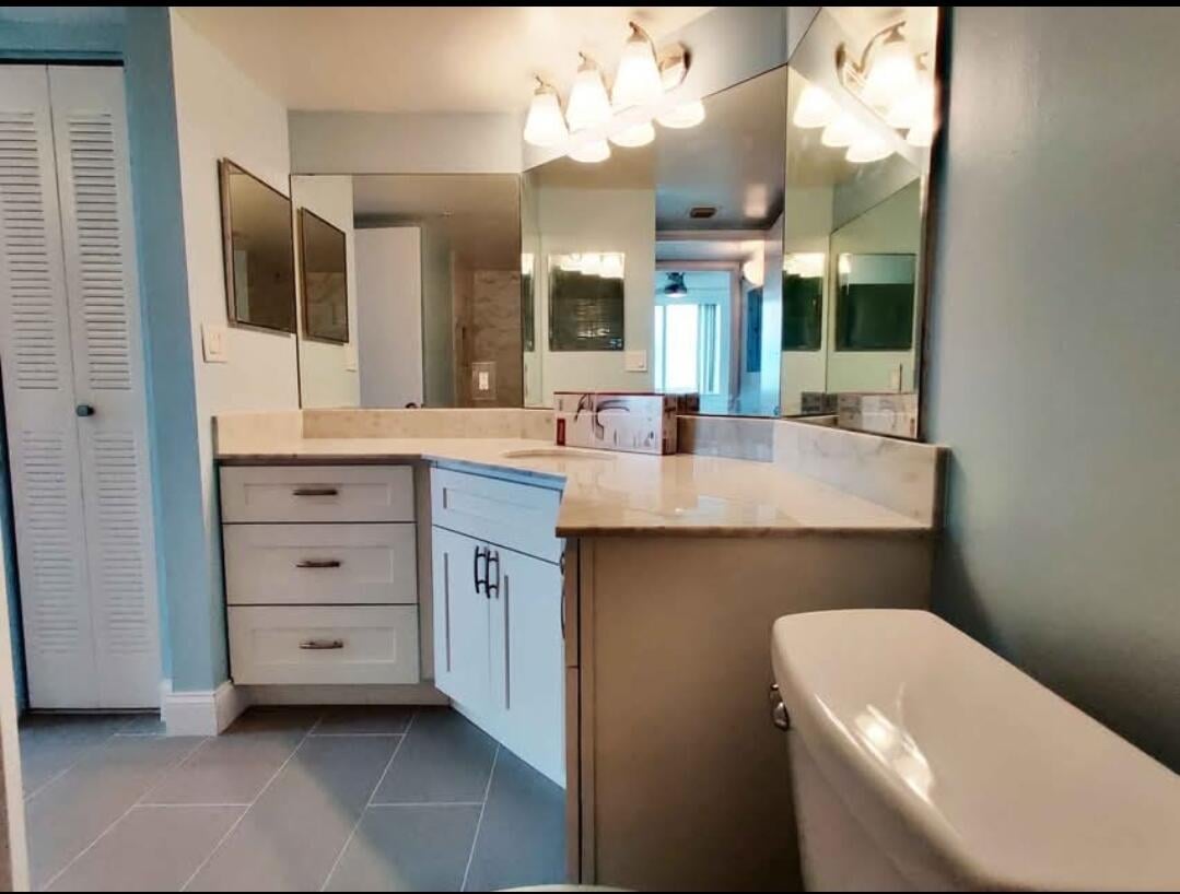 Unit 506 photo 11