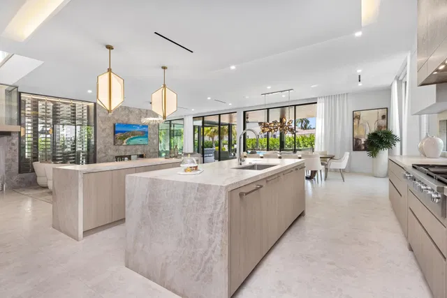 Royal Palm Yacht and Country Club Residence photo 9