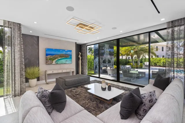 Royal Palm Yacht and Country Club Residence photo 28