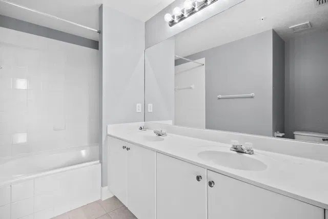 Unit 20 photo 16