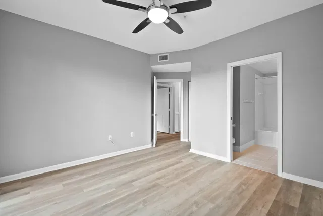 Unit 20 photo 17