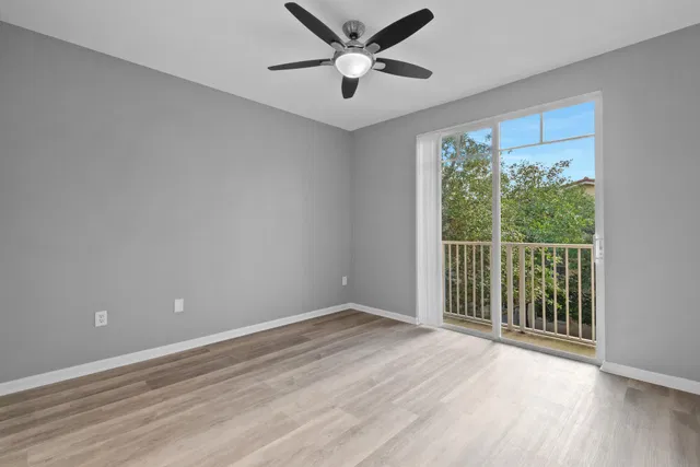Unit 20 photo 18