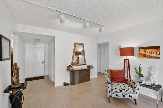 Residence photo 8