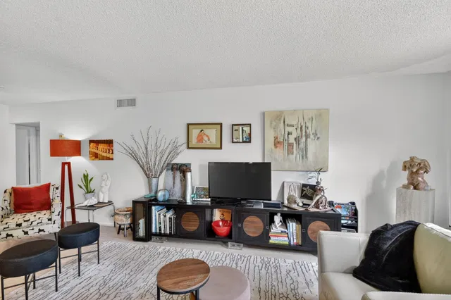 Residence photo 17
