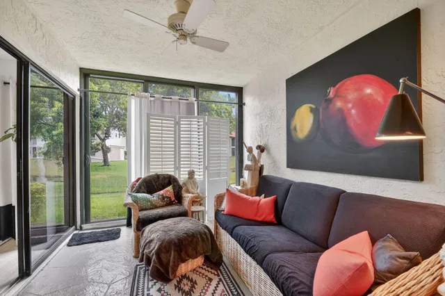 Residence photo 18