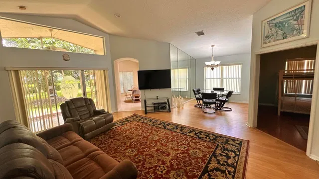 Residence photo 5