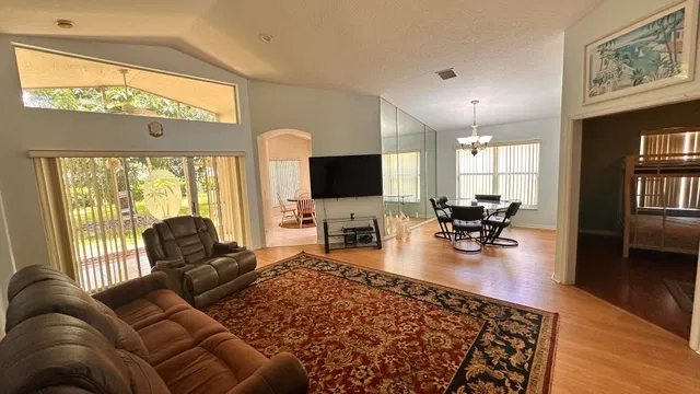 Residence photo 6