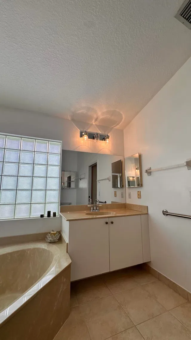 Residence photo 9