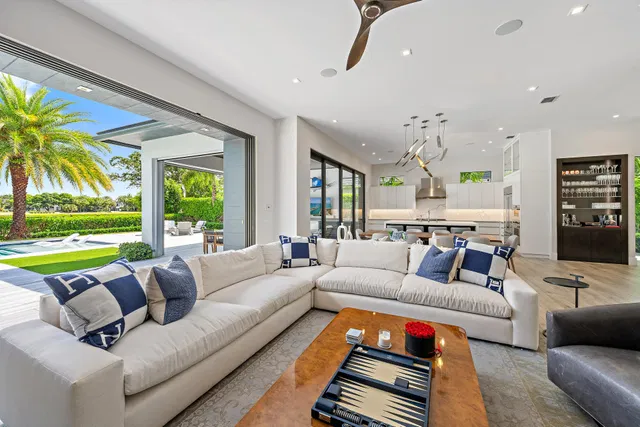 Admirals Cove Residence photo 19