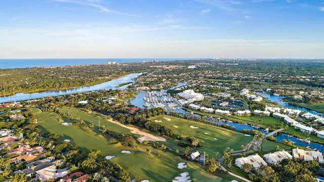 Admirals Cove Residence photo 49
