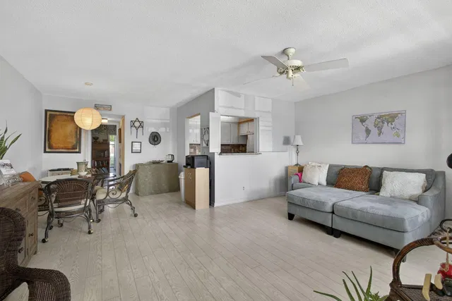  Residence photo 9