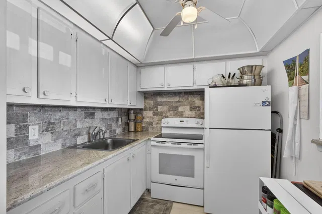  Residence photo 15