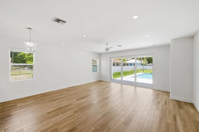 Residence photo 12