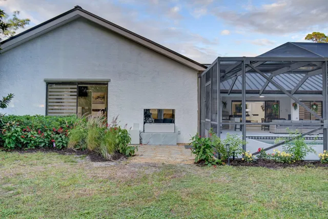 Pinewood Residence photo 65