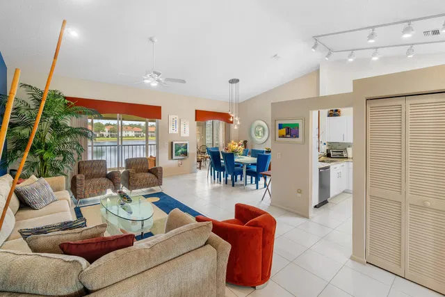 Unit 202 photo 3