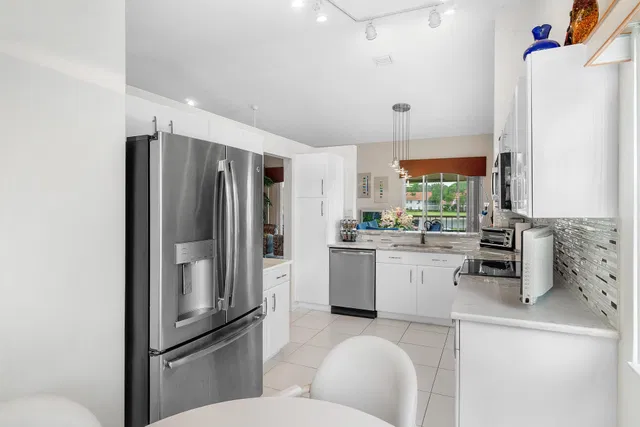 Unit 202 photo 10