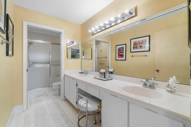 Unit 202 photo 18