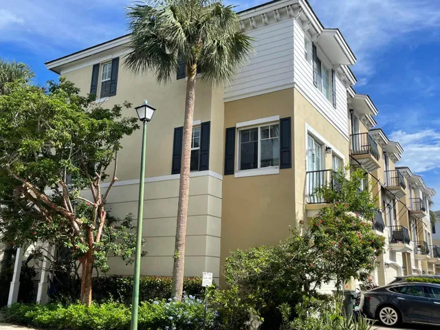 Residence photo 2