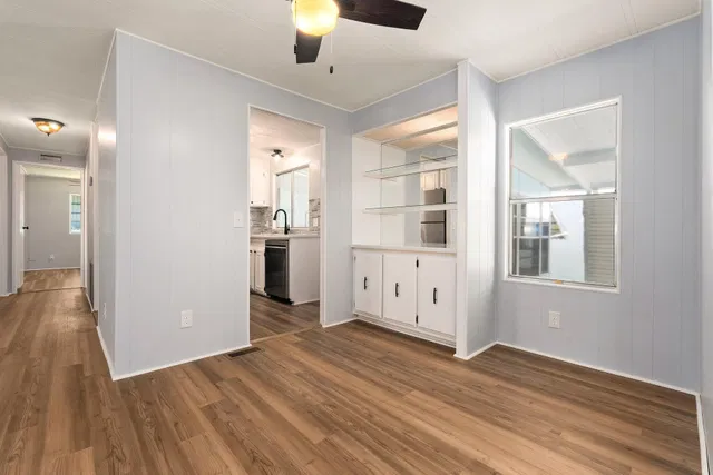 Unit 53 photo 15