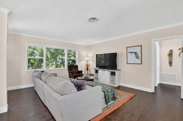  Residence photo 6