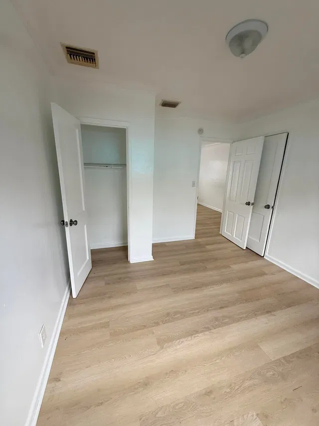Unit Unit 2 photo 11