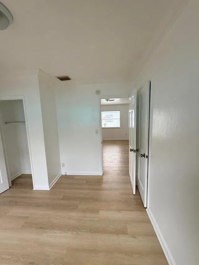 Unit Unit 2 photo 13