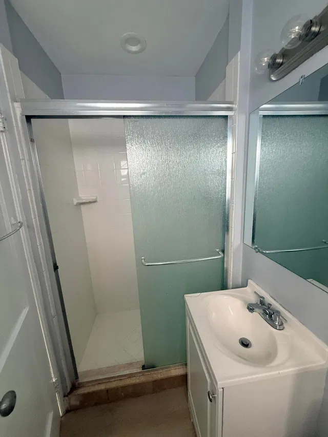 Unit Unit 2 photo 17
