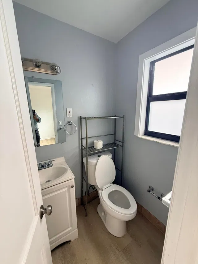 Unit Unit 2 photo 18
