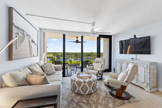 Golfview North Palm Beach I Unit 619 photo 2