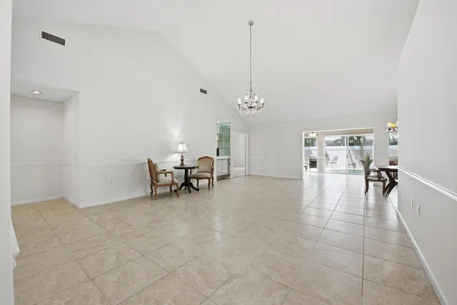 Residence photo 3