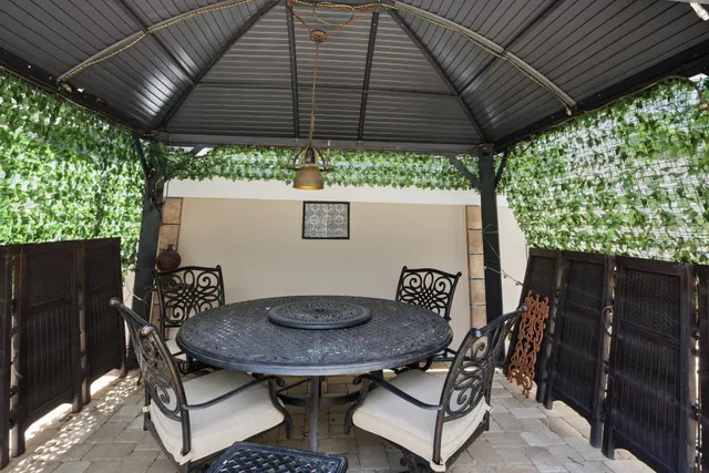 Residence photo 32