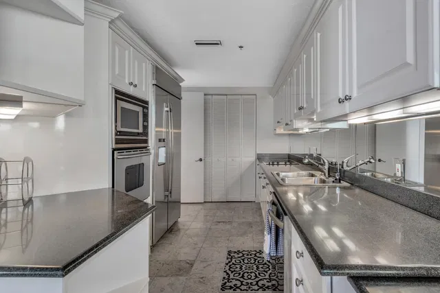 Unit 202 photo 7