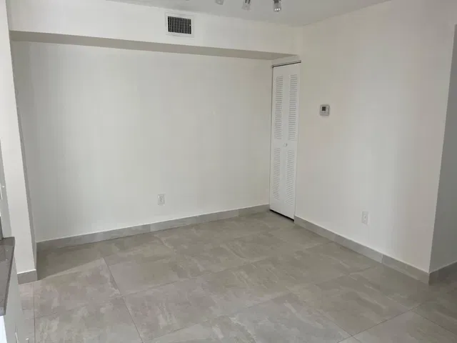 Unit 209 photo 5
