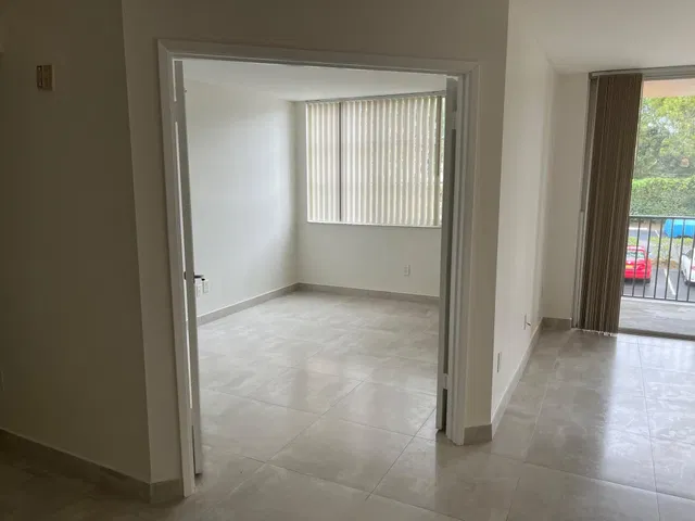 Unit 209 photo 8