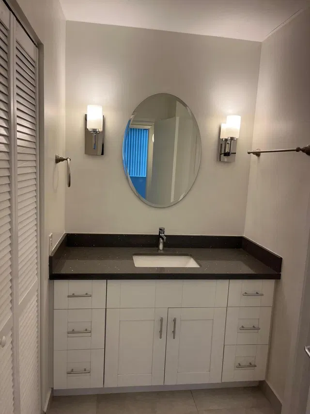 Unit 209 photo 11