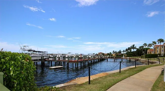 Unit 209 photo 21