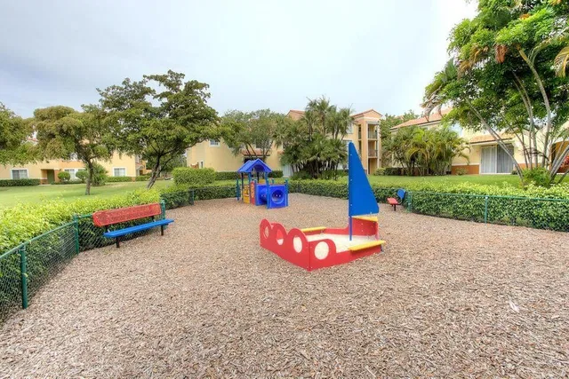 Unit 209 photo 28