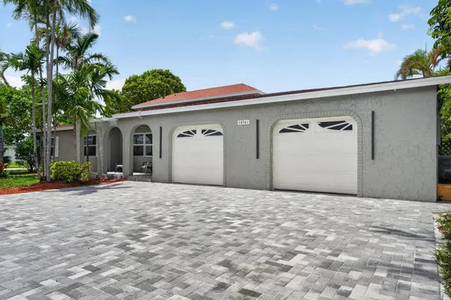 Residence photo 2