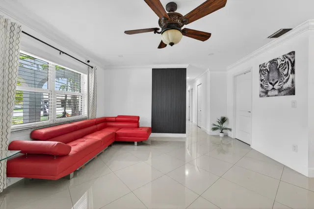 Residence photo 17