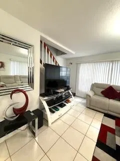 Unit H photo 2
