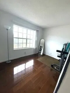 Unit H photo 5