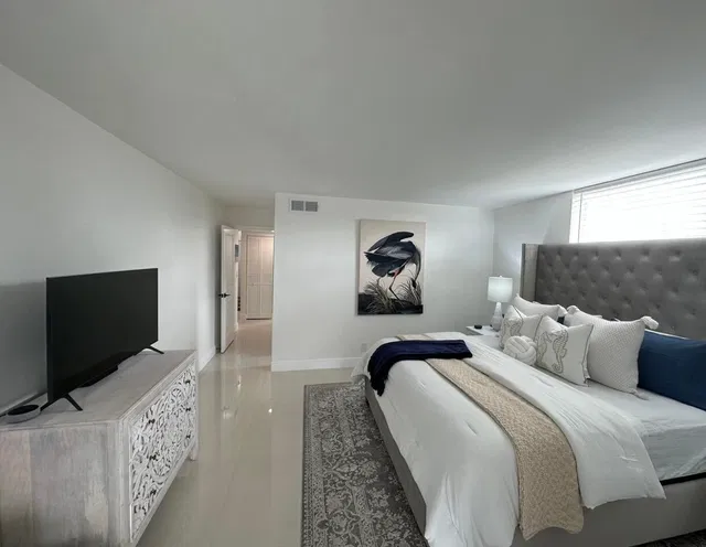 Unit 3010 photo 2