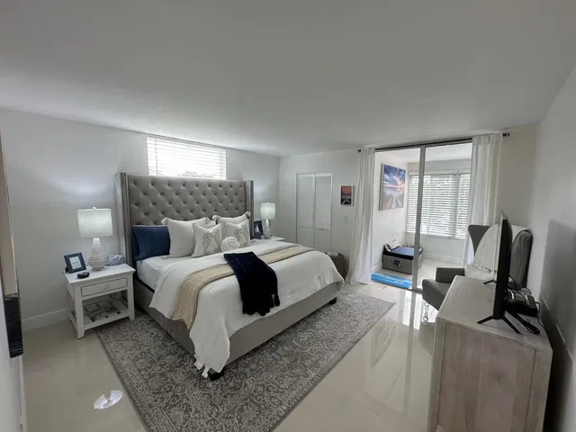 Unit 3010 photo 3