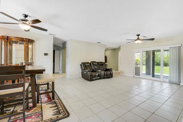 Residence photo 3