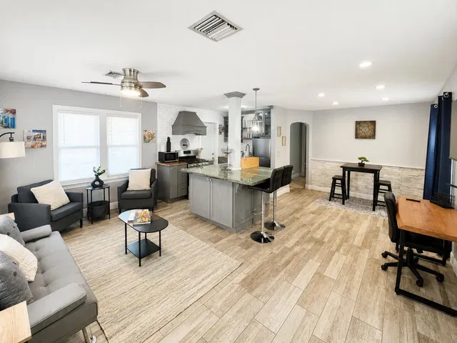 Residence photo 2
