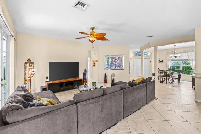 Residence photo 9