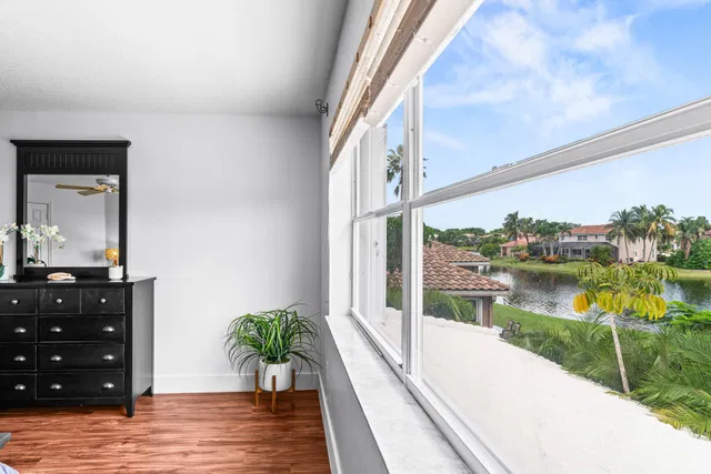 Residence photo 17