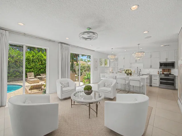 Woodfield Country Club Residence photo 9