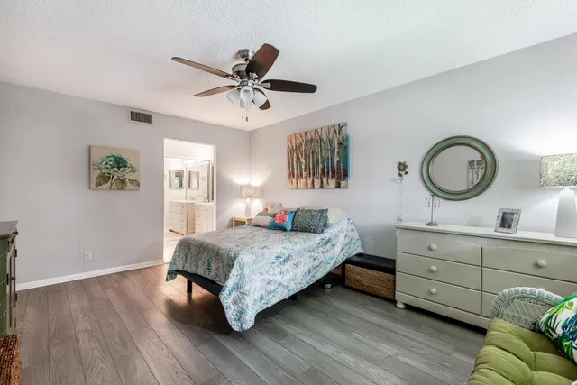 Unit 304 photo 11